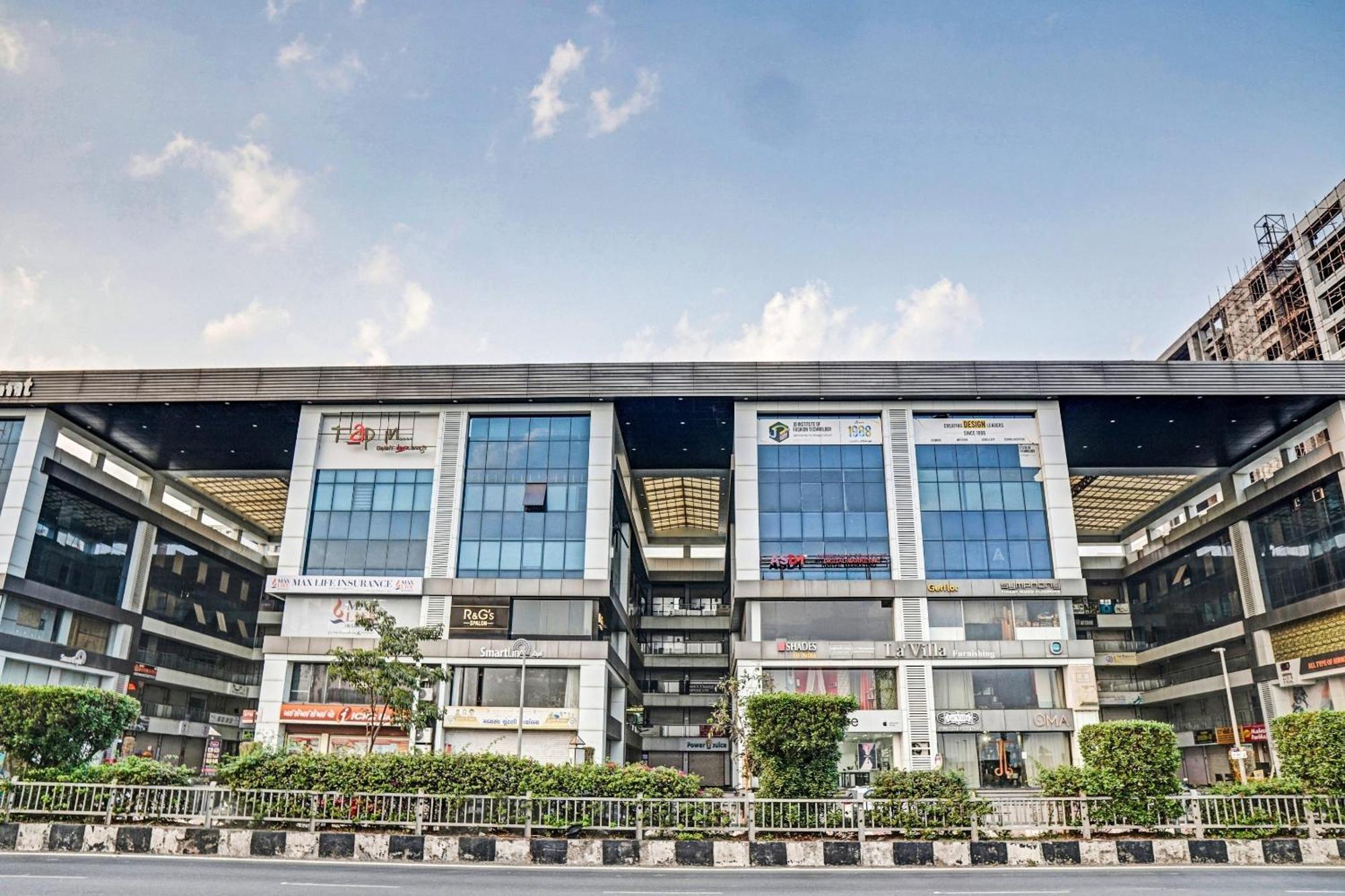 Collection O Sigma Inn Surat Exterior foto