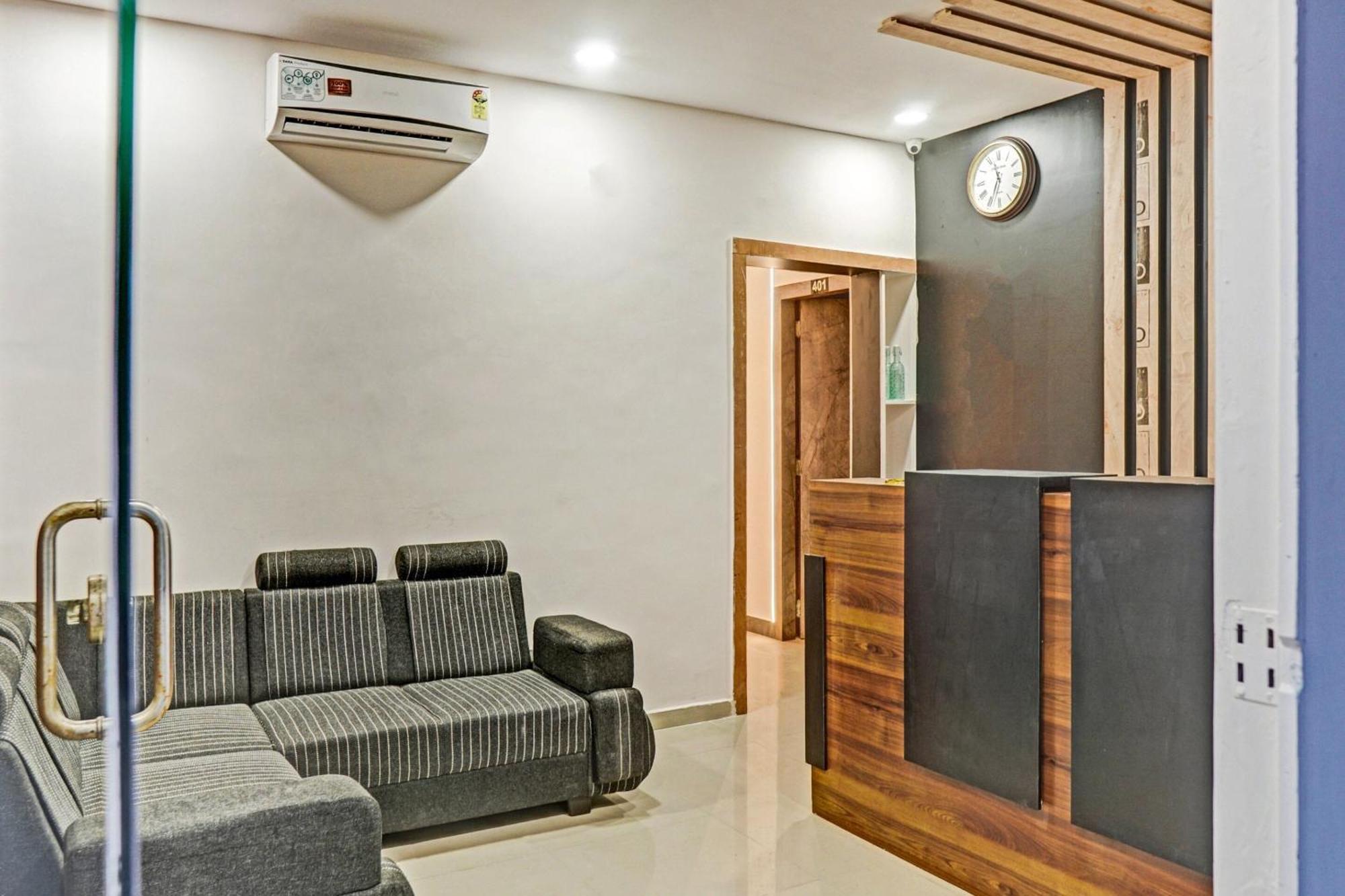 Collection O Sigma Inn Surat Exterior foto