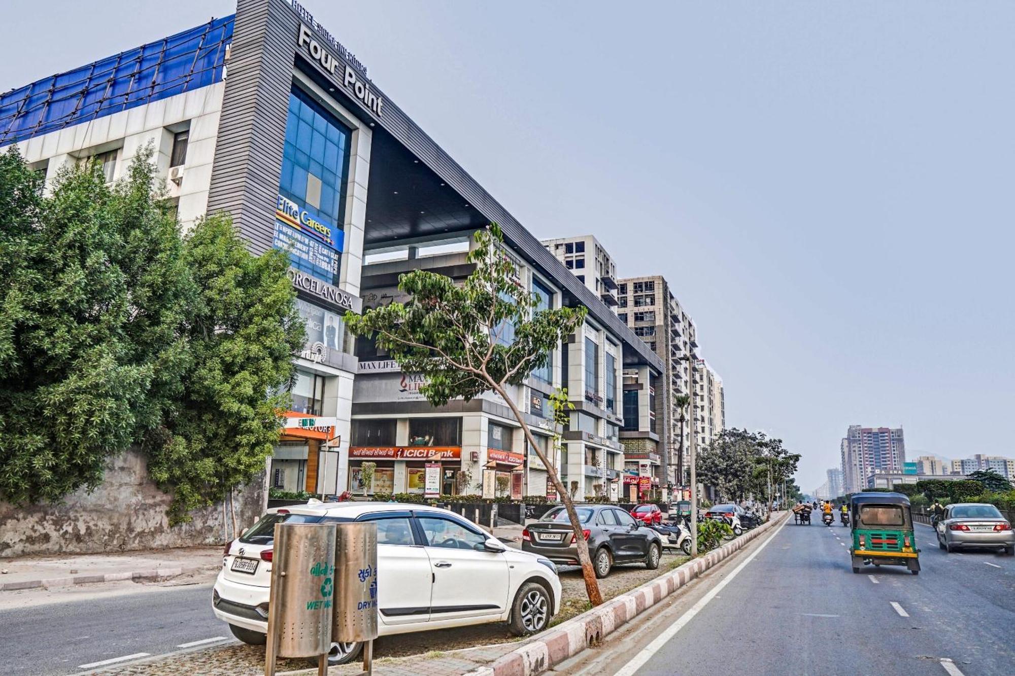 Collection O Sigma Inn Surat Exterior foto