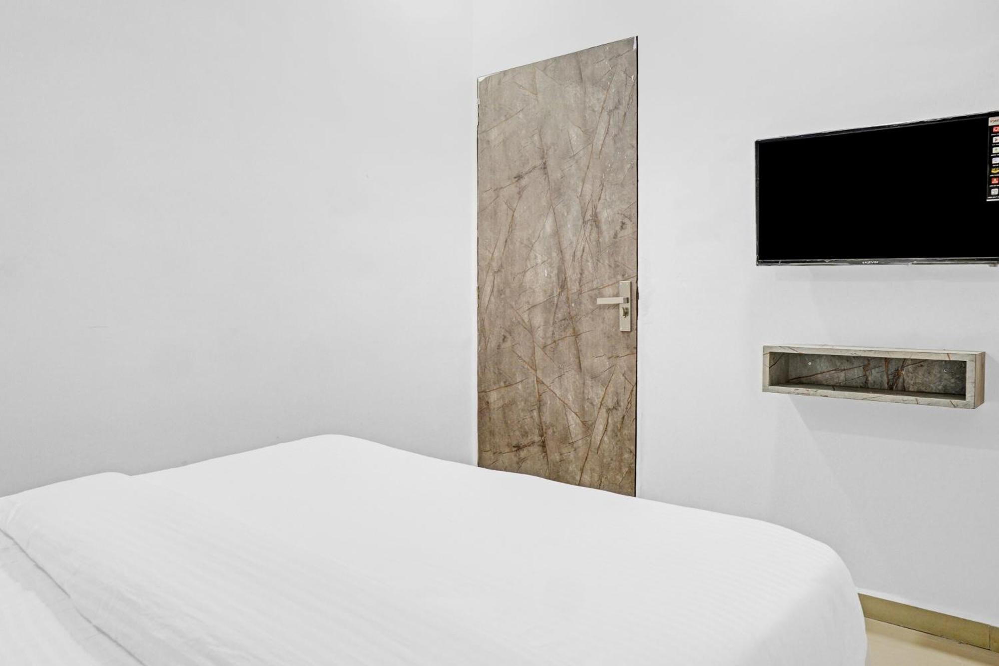 Collection O Sigma Inn Surat Exterior foto