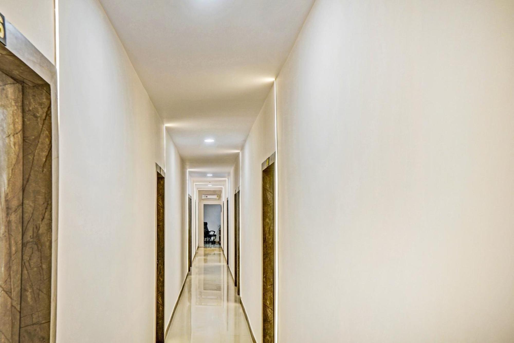Collection O Sigma Inn Surat Exterior foto