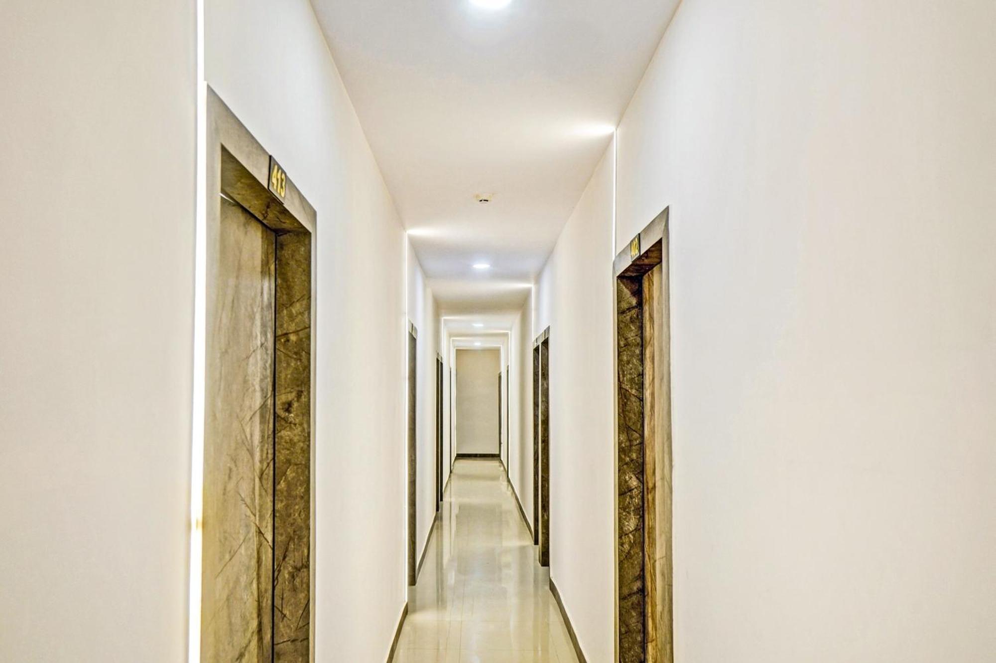 Collection O Sigma Inn Surat Exterior foto